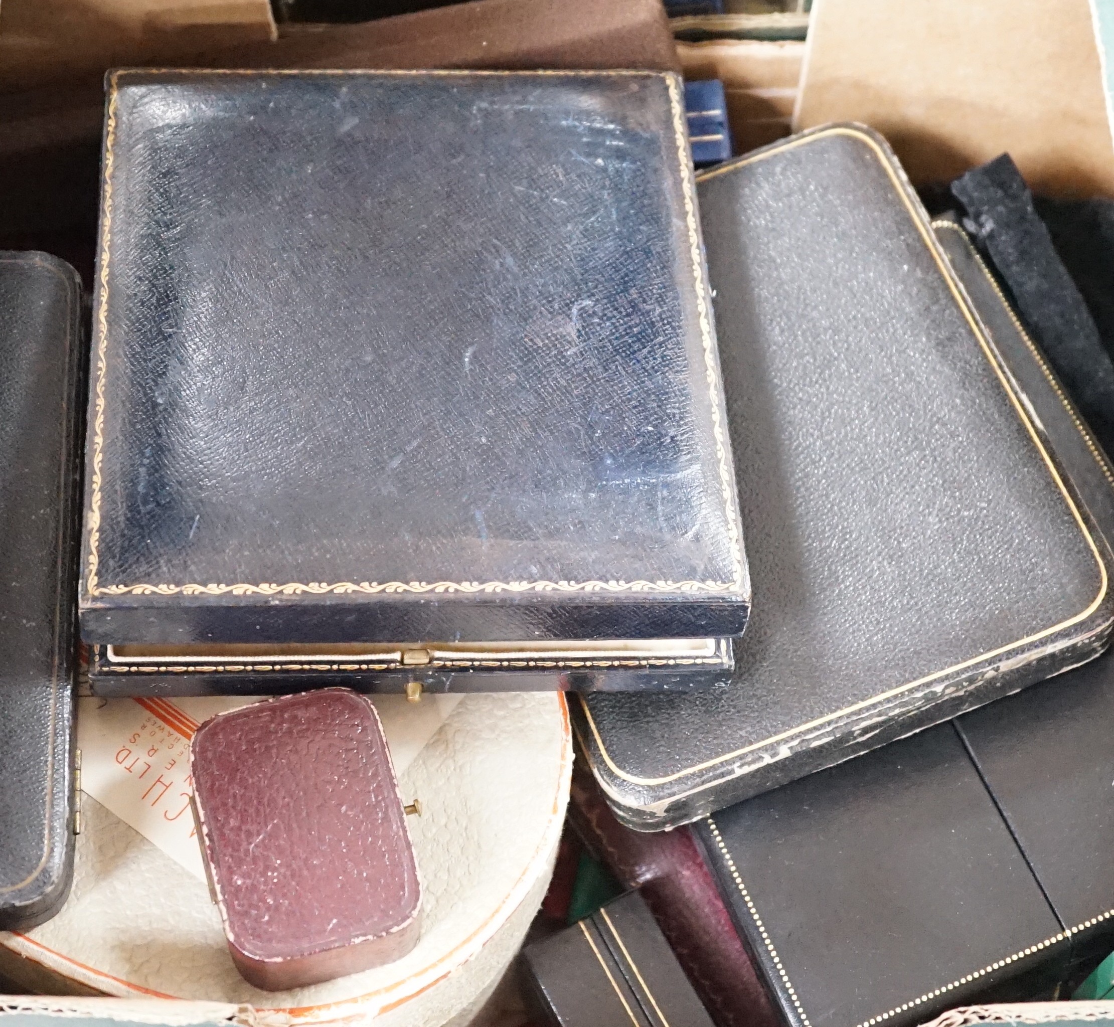 A quantity of assorted empty jewellery boxes.